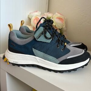 GORE-TEX Women's Sneakers in Navy and Light Gray